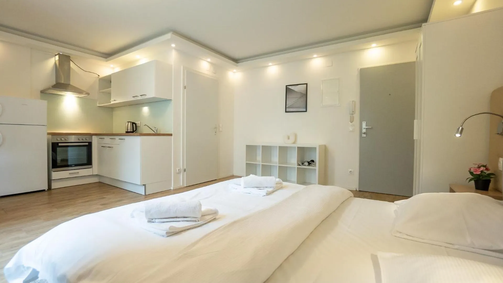 Urban Studio With Queen-Size Bed, Self Check-In 비엔나 0*,